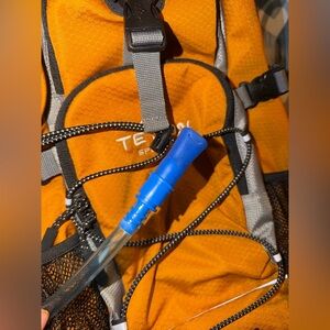 TETON oasis sports 1100 Orange Hydration Backpack with Blue Nozzle